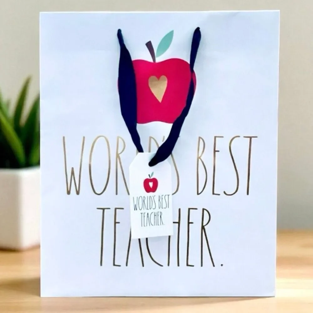 NWT Rae Dunn White World’s best Teacher Apple gift bag & hanging to:/from: card